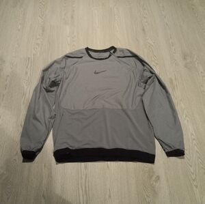 Nike Lightweight woven Crewneck